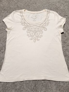 Sonoma Cream Short Sleeve Scoop Neck Tee with Embroidered Design
